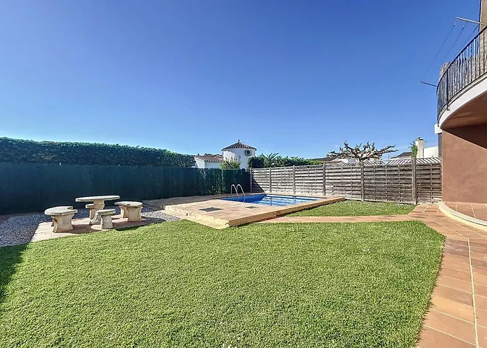 Holiday home Peni 168a - Belle Maison Avec Piscine Empuriabrava